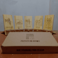 Base para celulares con motivos peruanos