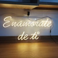 Letrero con luz de neón (personalizado)